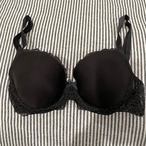 Victoria’s Secret dream angel Demi bra